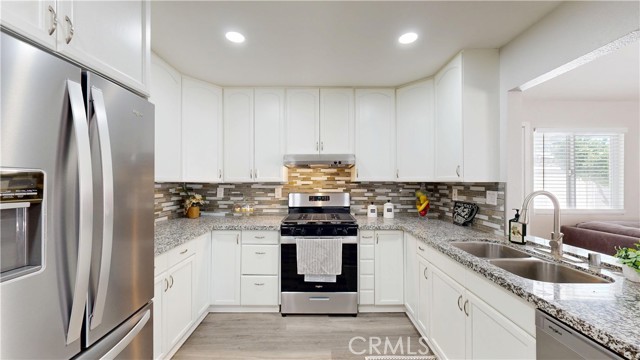 8007 New Salem Street, San Diego CA: https://media.crmls.org/medias/dfd11ea4-470a-4acc-b700-15ff058d8fd6.jpg