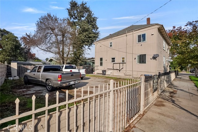 700 W Park, Stockton CA: https://media.crmls.org/medias/dfd18742-f076-4ceb-bed8-bcd6372b3764.jpg