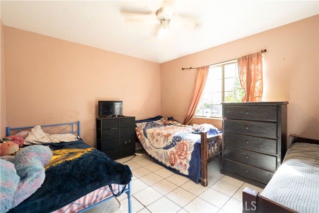 Detail Gallery Image 13 of 23 For 11044 Borden Avenue, Pacoima,  CA 91331 - 7 Beds | 4 Baths