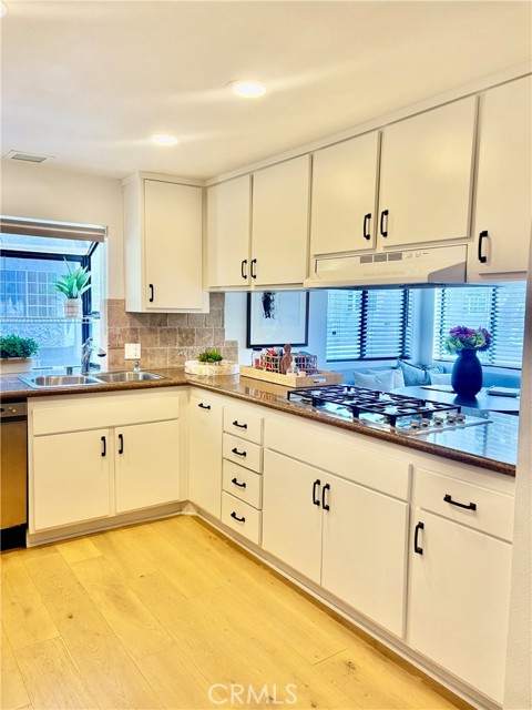 18731 Hatteras Street, Tarzana CA: https://media.crmls.org/medias/dfd46d6b-4615-402e-889c-aed42ed23a1e.jpg