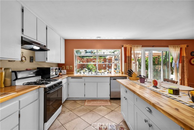 565 Martinique Place, Thousand Oaks CA: https://media.crmls.org/medias/dfd5bab1-dd68-425a-ab0e-da1e4ddafd11.jpg