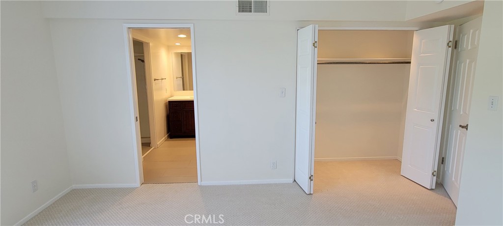 https://media.crmls.org/medias/dfd626c9-97c6-4378-9205-671a07346c4c.jpg?preset=X-Large