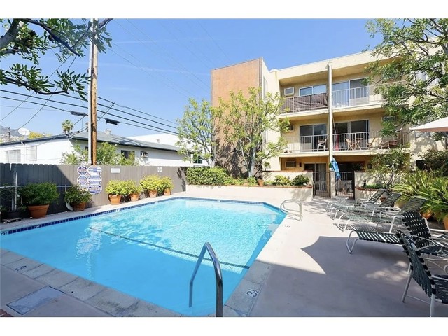 365 Burchett Street, Glendale CA: https://media.crmls.org/medias/dfd6c06e-2ef9-448e-9ea3-54ab111a884c.jpg