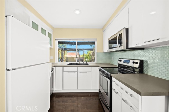 Detail Gallery Image 14 of 31 For 410 N Alhambra Ave #E,  Monterey Park,  CA 91755 - 2 Beds | 1/1 Baths