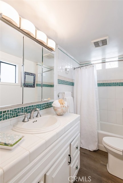 1012 Prospect Avenue, Hermosa Beach, California 90254, 2 Bedrooms Bedrooms, ,1 BathroomBathrooms,Residential,For Sale,Prospect,SB25046090