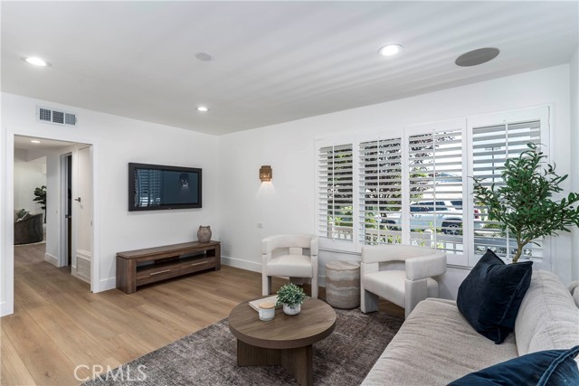 22608 Crespi Street, Woodland Hills CA: https://media.crmls.org/medias/dfd90334-5c36-46ee-a41a-1c91350db226.jpg
