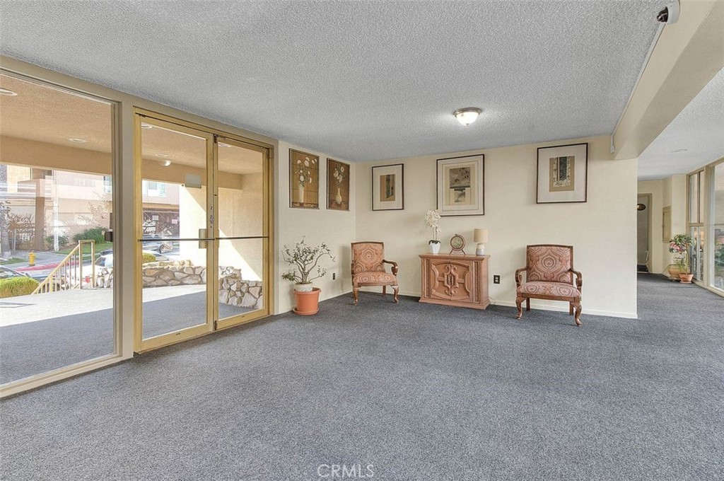 https://media.crmls.org/medias/dfd9ecc5-2801-425e-8e0d-9e346d3a0c3e.jpg?preset=X-Large
