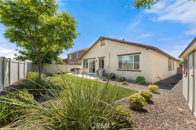 4011 Blackberry Drive, San Bernardino CA: https://media.crmls.org/medias/dfda6516-0f88-420c-b937-ccb79515ca5a.jpg