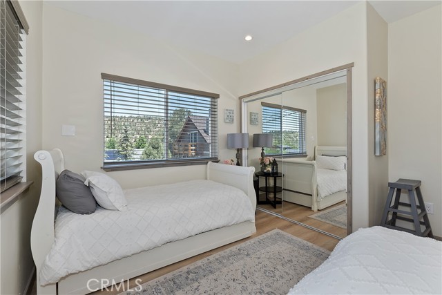 1215 Valley View Drive, Big Bear City CA: https://media.crmls.org/medias/dfda9d96-5afb-4e8a-aac8-691125ebad4b.jpg