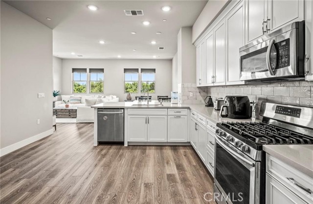 Detail Gallery Image 8 of 16 For 1661 Spring St #444,  Davis,  CA 95616 - 3 Beds | 2/1 Baths