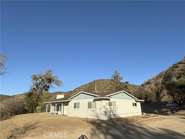 42930 Lake Hughes Road, Lake Hughes CA: https://media.crmls.org/medias/dfdbb902-0ff0-45c0-a397-bb92761c5f2c.jpg