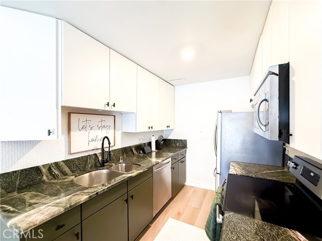 Detail Gallery Image 13 of 25 For 5460 White Oak Ave #C338,  Encino,  CA 91316 - 1 Beds | 1 Baths