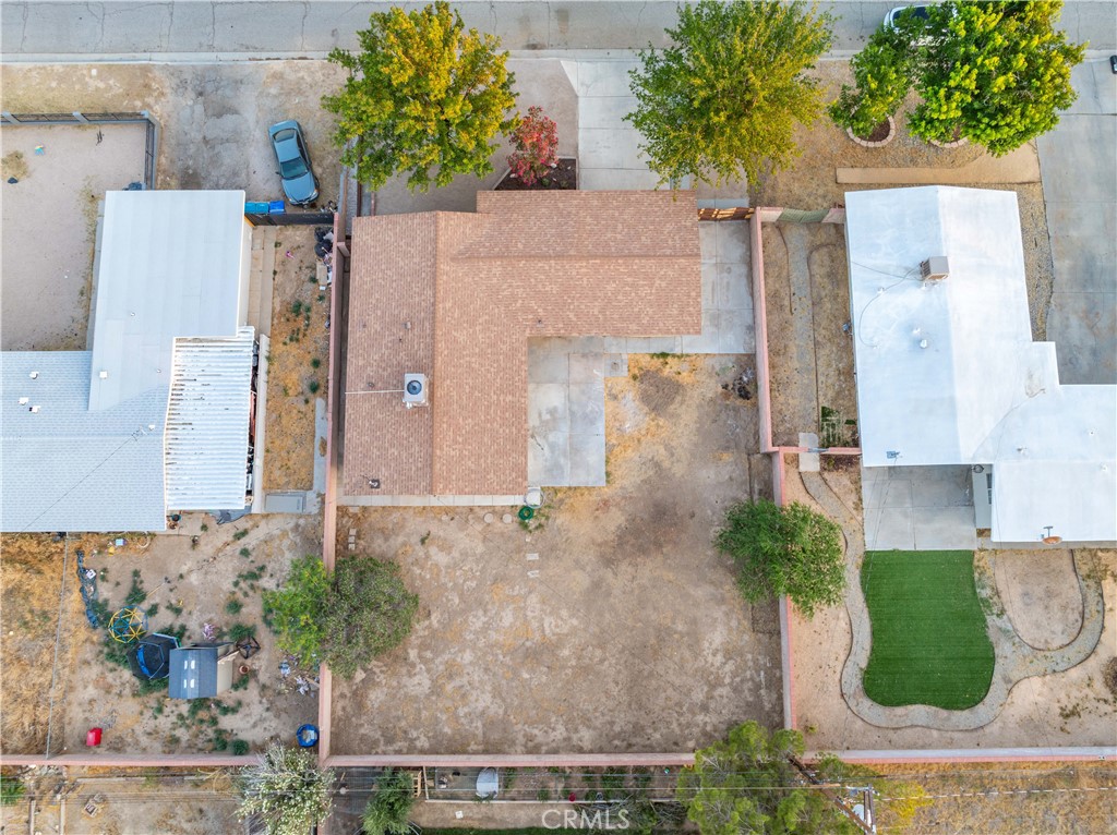 https://media.crmls.org/medias/dfdc3694-0a0c-449c-a6c0-e17c65dd53fb.jpg?preset=X-Large