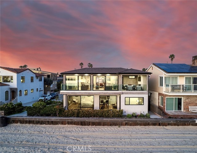 Detail Gallery Image 3 of 28 For 5571 E Seaside, Long Beach,  CA 90803 - 4 Beds | 3 Baths