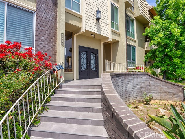 Detail Gallery Image 3 of 45 For 5215 Balboa Bld #108,  Encino,  CA 91316 - 2 Beds | 2 Baths