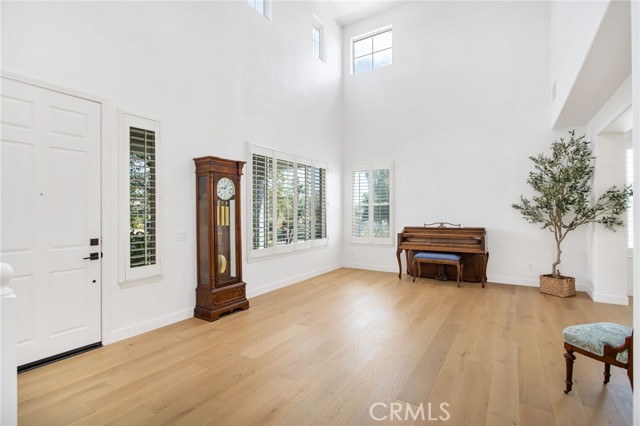 Detail Gallery Image 8 of 62 For 35987 Corte Renata, Murrieta,  CA 92562 - 5 Beds | 4 Baths