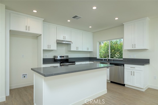 Detail Gallery Image 3 of 14 For 3214 Montrose Ave a,  Glendale,  CA 91214 - 2 Beds | 2 Baths