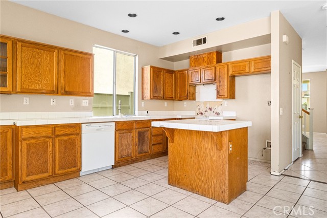 Detail Gallery Image 7 of 28 For 24809 Carmel Dr, Carson,  CA 90745 - 4 Beds | 3 Baths