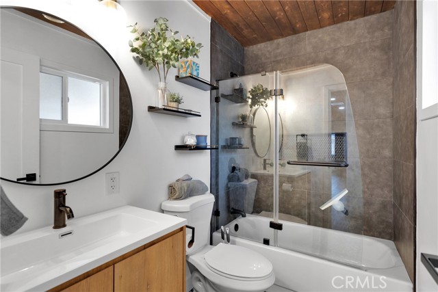 906 W Aeroplane Boulevard, Big Bear City CA: https://media.crmls.org/medias/dfdef552-3fa3-4e3a-b8a1-9fab87d80df1.jpg