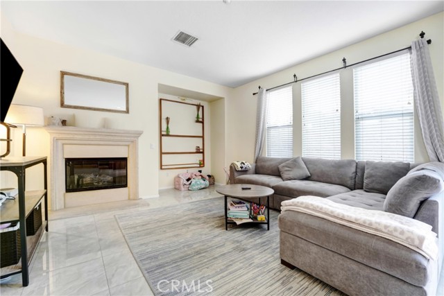 Detail Gallery Image 15 of 38 For 13223 Norfolk Ct, Moorpark,  CA 93021 - 3 Beds | 2/1 Baths