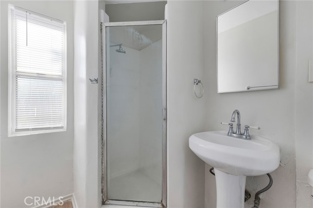 Detail Gallery Image 17 of 32 For 213 E Hazel St, Inglewood,  CA 90302 - 4 Beds | 3 Baths