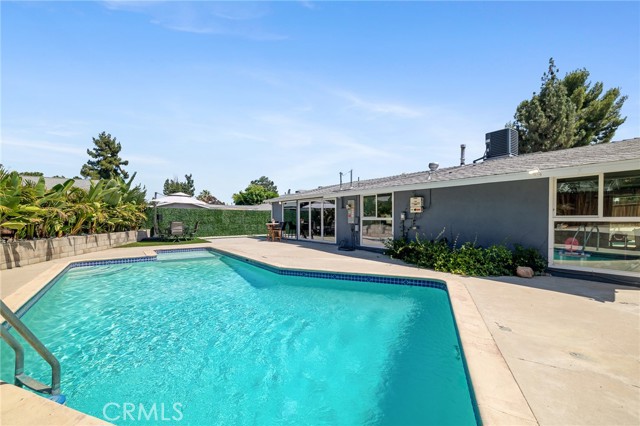 19945 Gresham Street, Northridge CA: https://media.crmls.org/medias/dfdfb349-5cbf-49f0-bedb-eaffe9f32dff.jpg