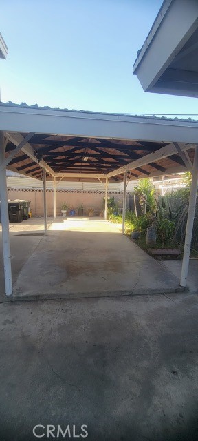 https://media.crmls.org/medias/dfe0ce63-10b3-4b01-a68e-01a17a3d640e.jpg?preset=X-Large