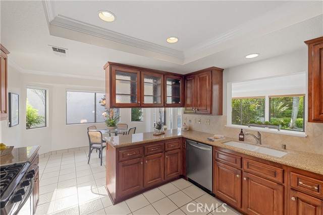 897 Calle Del Sol, Upland CA: https://media.crmls.org/medias/dfe1febc-ea81-413e-b210-8cc0a4c01028.jpg