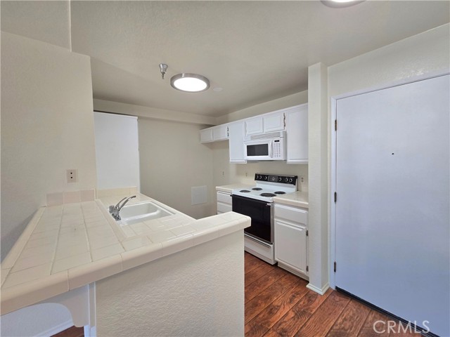 11410 Dolan Avenue, Downey CA: https://media.crmls.org/medias/dfe2786b-1219-4db6-9908-26c2f0c9bf09.jpg