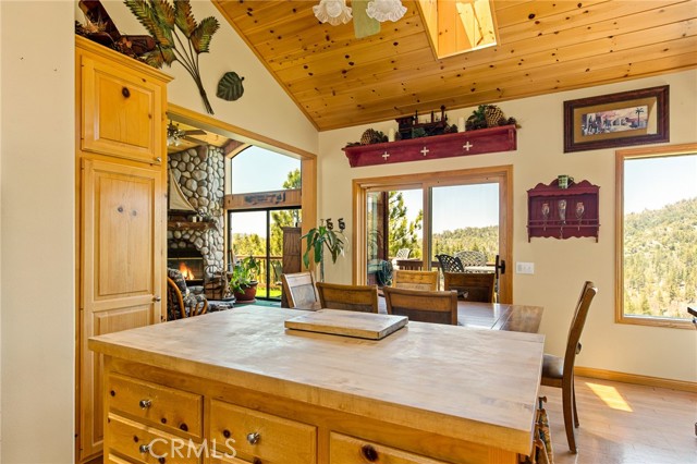 Detail Gallery Image 13 of 37 For 2550 Valkyrie Dr, Running Springs,  CA 92382 - 3 Beds | 2/1 Baths