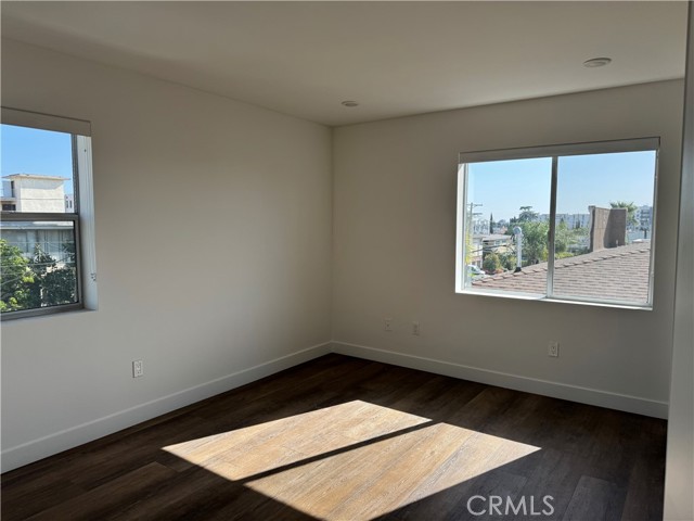 Detail Gallery Image 7 of 8 For 1245 N New Hampshire Ave #1, Los Angeles,  CA 90029 - 3 Beds | 3/1 Baths