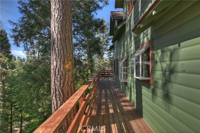 Detail Gallery Image 9 of 47 For 617 Acacia, Crestline,  CA 92325 - 5 Beds | 3 Baths