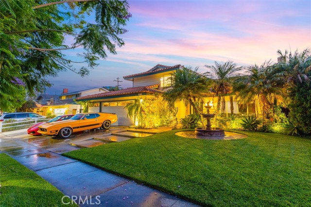 2718 N Wright Street, Santa Ana CA: https://media.crmls.org/medias/dfe40f29-6fee-4a05-a03e-7be210856fe5.jpg