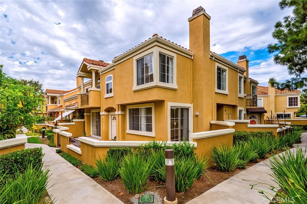 3 Opera Ln.