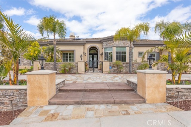 Detail Gallery Image 12 of 74 For 4063 Suzie Circle, Corona,  CA 92881 - 5 Beds | 4 Baths