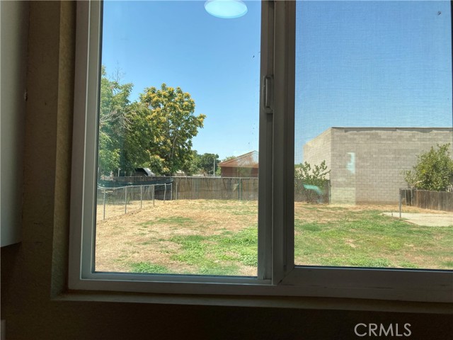Detail Gallery Image 11 of 14 For 209 S Magnolia Ave, Farmersville,  CA 93223 - 2 Beds | 2 Baths