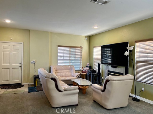 Detail Gallery Image 2 of 17 For 113 E 2nd St, San Bernardino,  CA 92408 - 4 Beds | 2/1 Baths