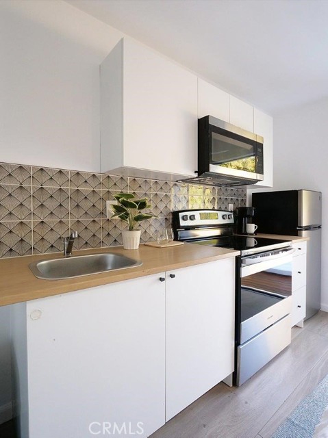 5435 W 76th Street, Los Angeles CA: https://media.crmls.org/medias/dfe7e6f0-28bd-41aa-9035-55d0d6f51bc9.jpg