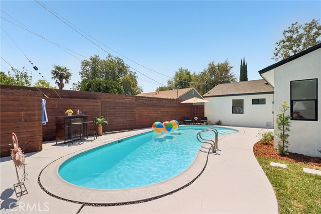 18257 Palora Street, Tarzana CA: https://media.crmls.org/medias/dfe8773b-5493-4210-a417-bdd9de3b9399.jpg