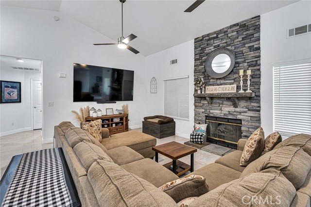 29578 Diane Way, Madera CA: https://media.crmls.org/medias/dfe901b8-d5de-47ad-b51f-b90719e07bdd.jpg