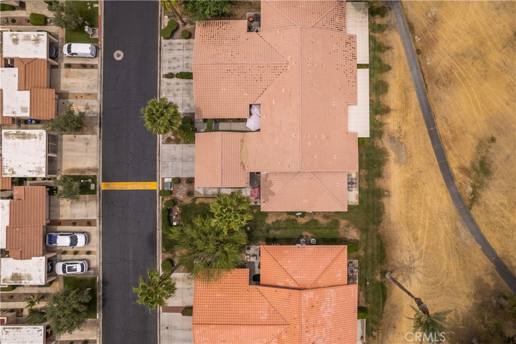 https://media.crmls.org/medias/dfe90f4e-8f48-47e7-bf8c-6e22f6e0f100.jpg?preset=X-Large