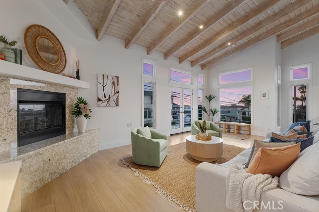 927 6th Street, Hermosa Beach, California 90254, 4 Bedrooms Bedrooms, ,3 BathroomsBathrooms,Residential,Sold,6th,SB25193988