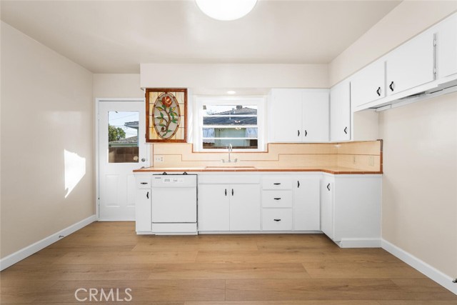 Detail Gallery Image 9 of 53 For 11371 Garden Grove Bld, Garden Grove,  CA 92843 - 2 Beds | 1 Baths