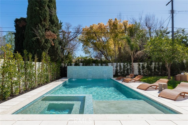 22640 Clarendon Street, Woodland Hills CA: https://media.crmls.org/medias/dfe9aefa-00a3-4cae-b8a3-1b19fcb012c4.jpg