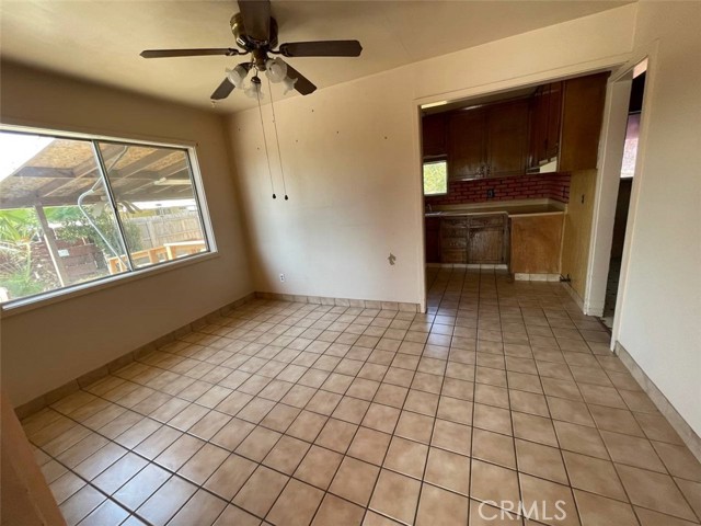11058 Jones Street, Hanford CA: https://media.crmls.org/medias/dfe9cb47-0c5d-4552-9de4-020cf67ba7ef.jpg