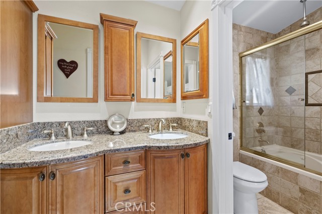 28642 Apricot Place, Saugus CA: https://media.crmls.org/medias/dfea09cd-778b-433c-af60-7722568a8a59.jpg