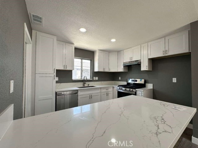 16628 Victor Street, Victorville CA: https://media.crmls.org/medias/dfea4d79-2cd9-4109-974a-b060c0bf0acc.jpg