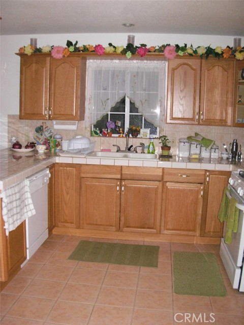 Detail Gallery Image 4 of 13 For 6355 Alton, Jurupa Valley,  CA 92509 - 3 Beds | 2 Baths