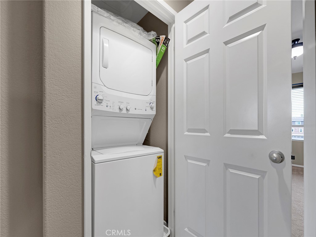 https://media.crmls.org/medias/dfec647e-47a6-4ad2-b208-a73fcbb39eba.jpg?preset=X-Large