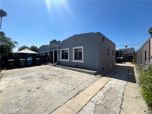 1702 W 60th Street, Los Angeles CA: https://media.crmls.org/medias/dfee2e30-fea5-43e2-8a3a-31249c776426.jpg